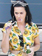 Katy Perry has recently been spotted a few times with a ecig